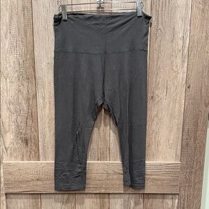 Angelrox dark grey cropped Leggings